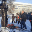 Мемориал представляет собой скульптуры трёх солдат. Дань памяти может им отдать каждый - Газета Искра