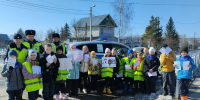 В преддверии весенних каникул сотрудники Госавтоинспекции и отряд ЮИД провели акцию «Внимание, дети!» - Кунгурский муниципальный округ