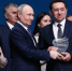 Фотография к материалу: Владимир Путин наградил победителя премии «Служение» - Газета Искра